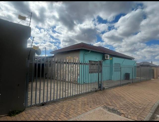 BUSINESS FOR SALE IN SPRINGS CENTRAL